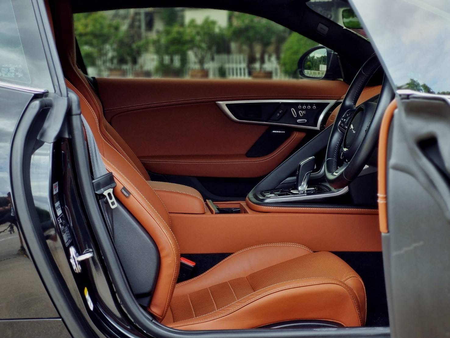2019 Jaguar F-Type Coupe สีดำ (รูปที่ 7)