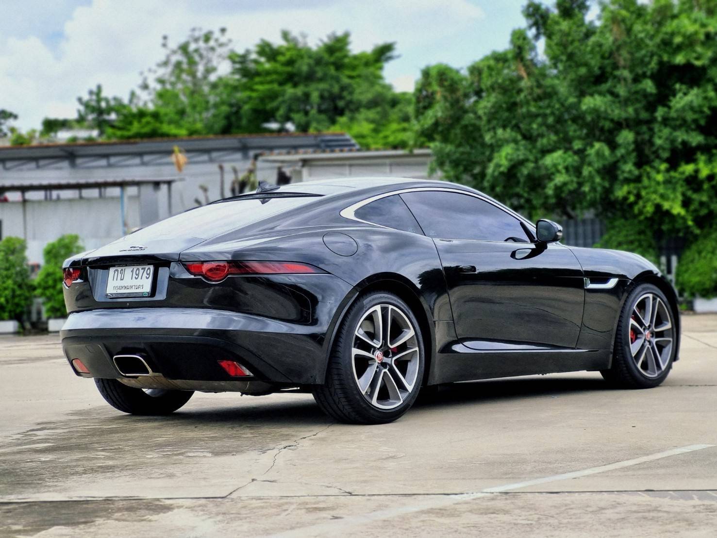 2019 Jaguar F-Type Coupe สีดำ (รูปที่ 6)