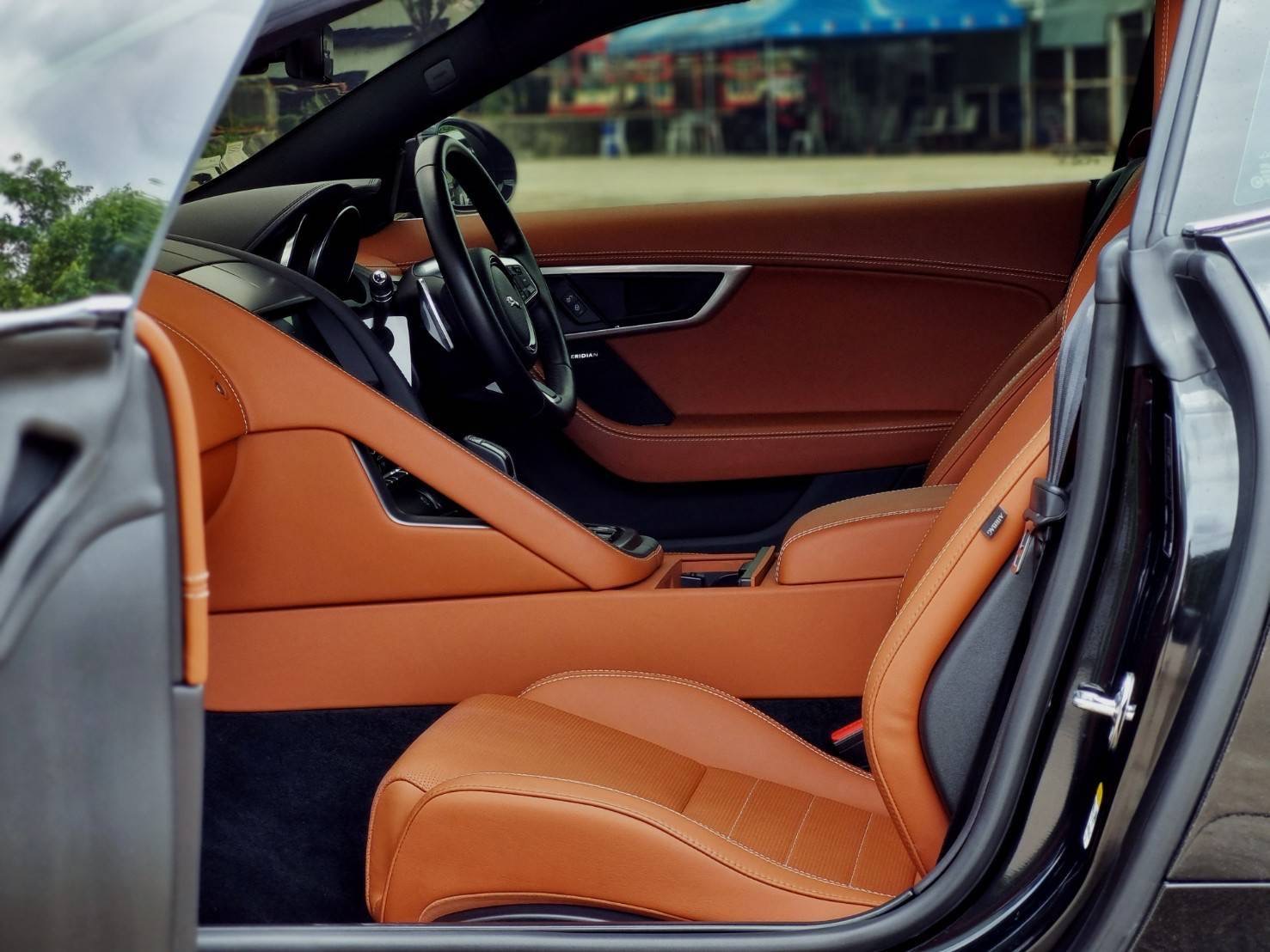 2019 Jaguar F-Type Coupe สีดำ (รูปที่ 10)