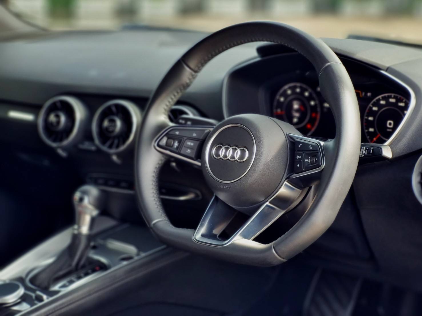 2020 Audi TT สีฟ้า (รูปที่ 9)