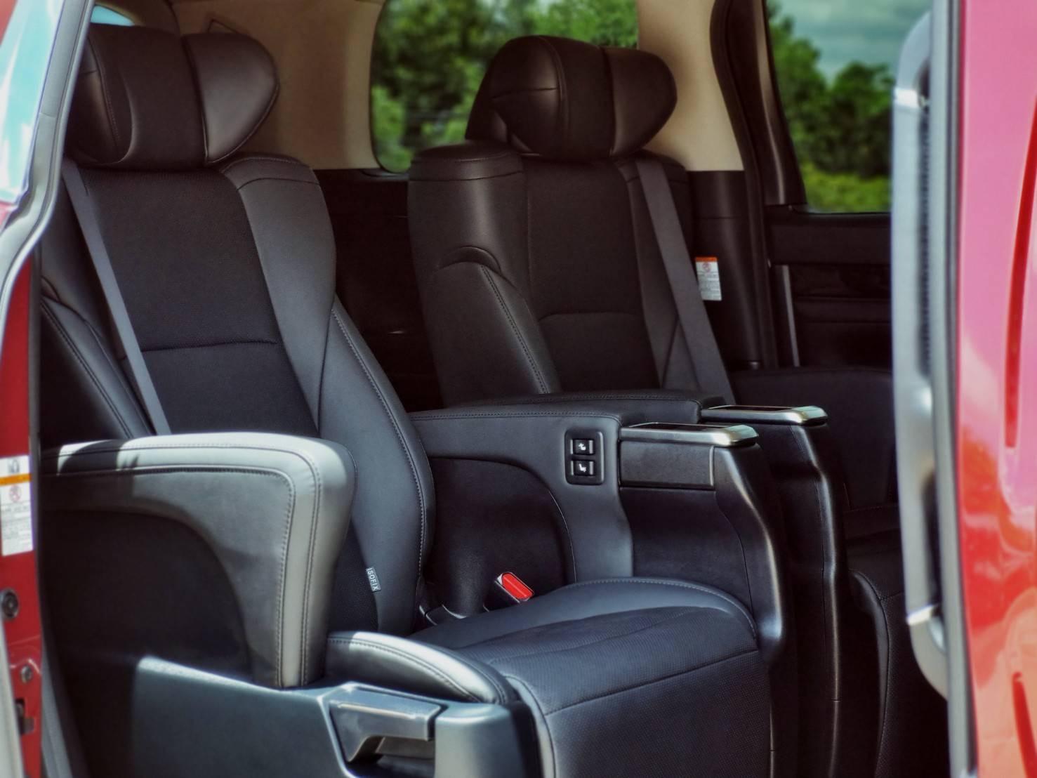2020 Toyota Alphard สีแดง (รูปที่ 10)