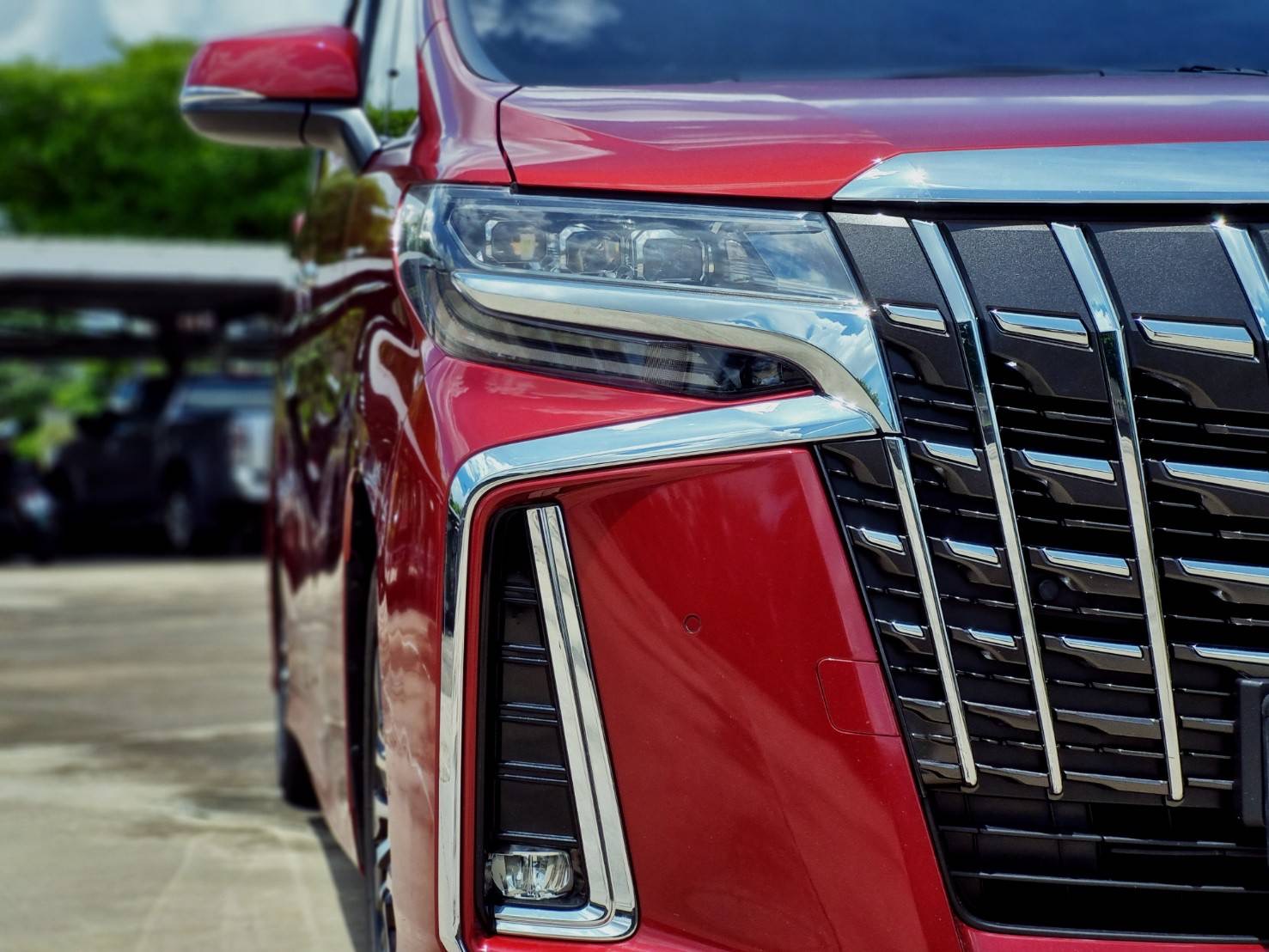 2020 Toyota Alphard สีแดง (รูปที่ 19)