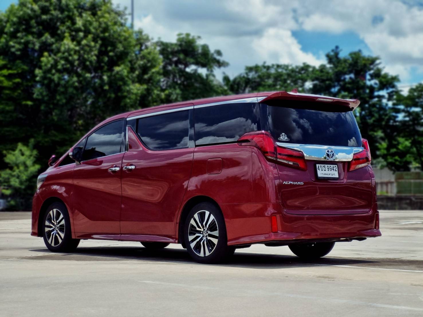 2020 Toyota Alphard สีแดง (รูปที่ 4)
