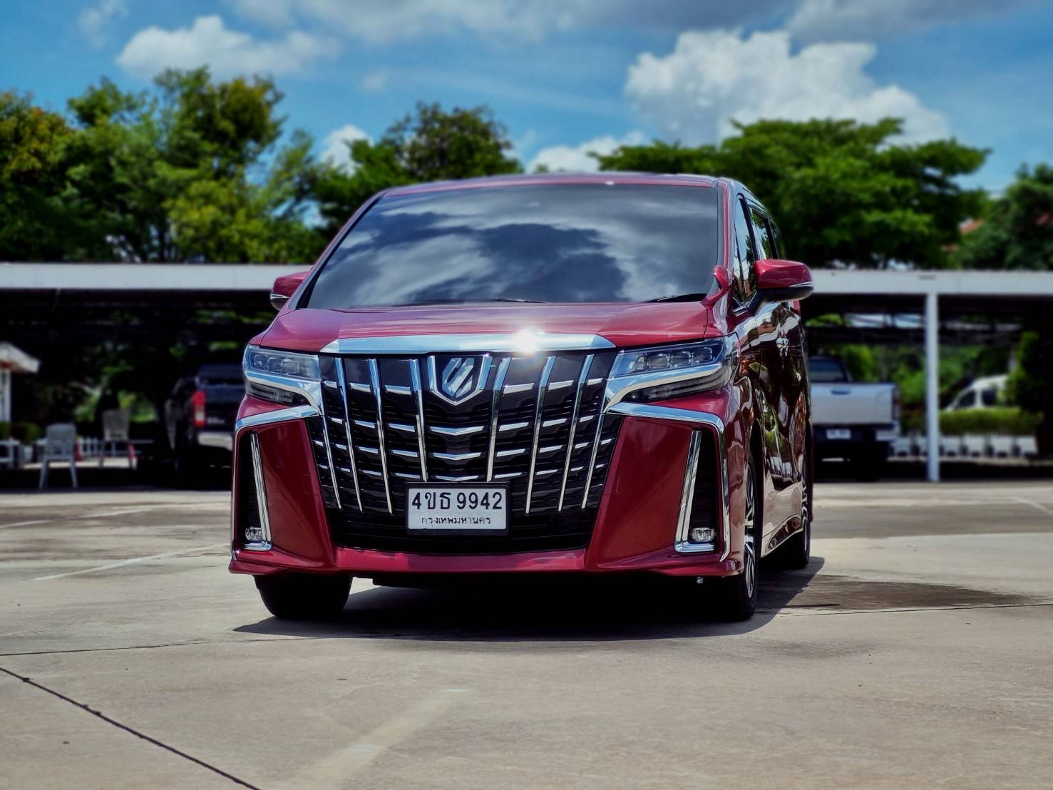2020 Toyota Alphard สีแดง (รูปที่ 2)