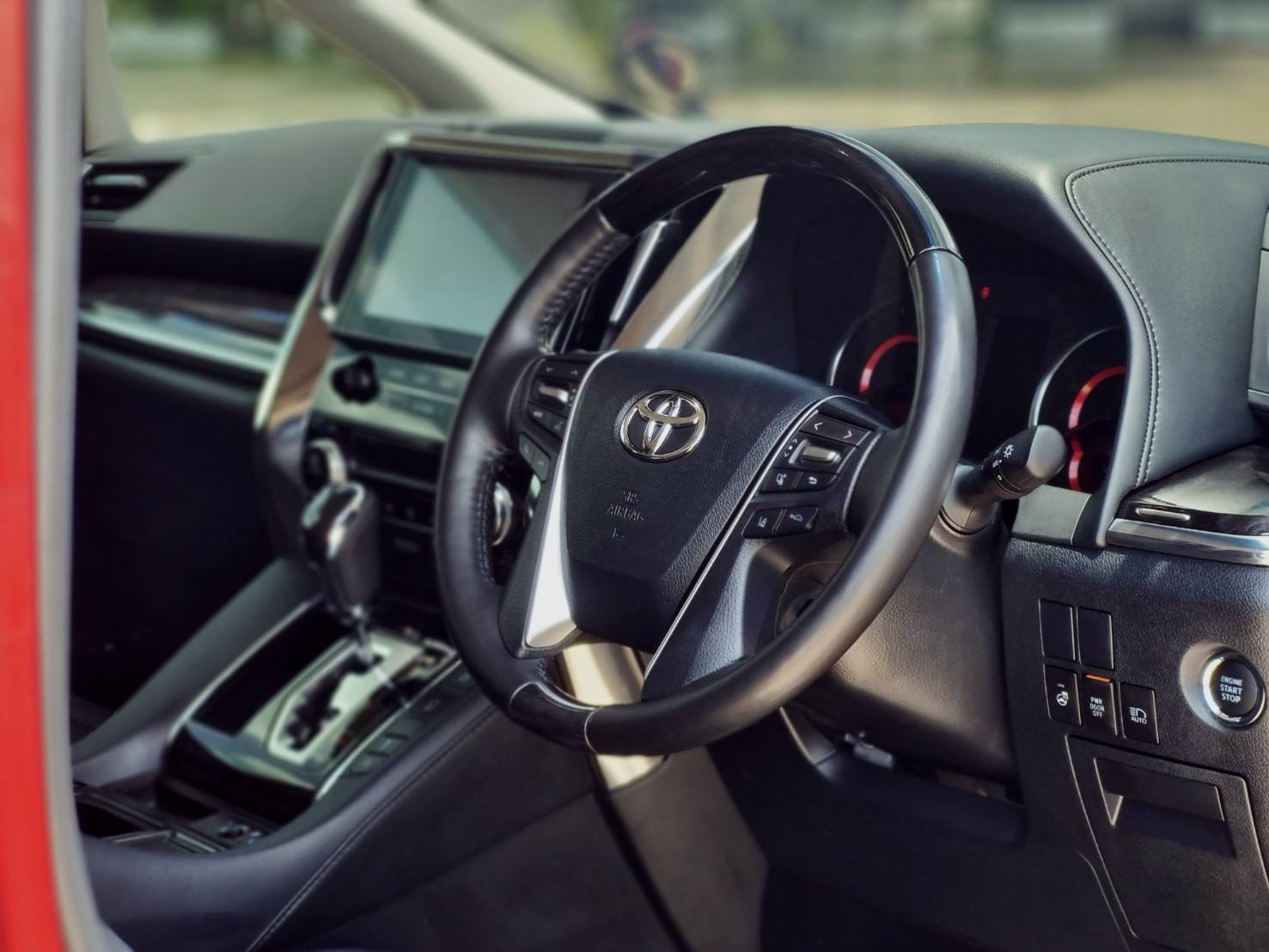 2020 Toyota Alphard สีแดง (รูปที่ 9)