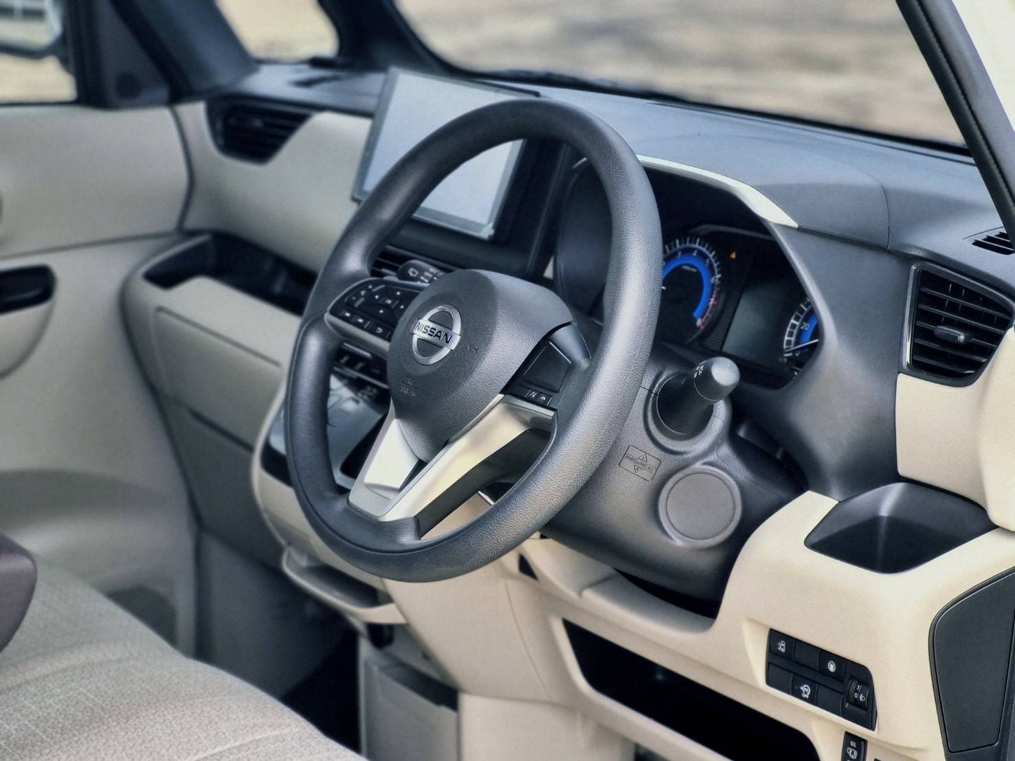 2023 Nissan Roox สีขาว (รูปที่ 9)