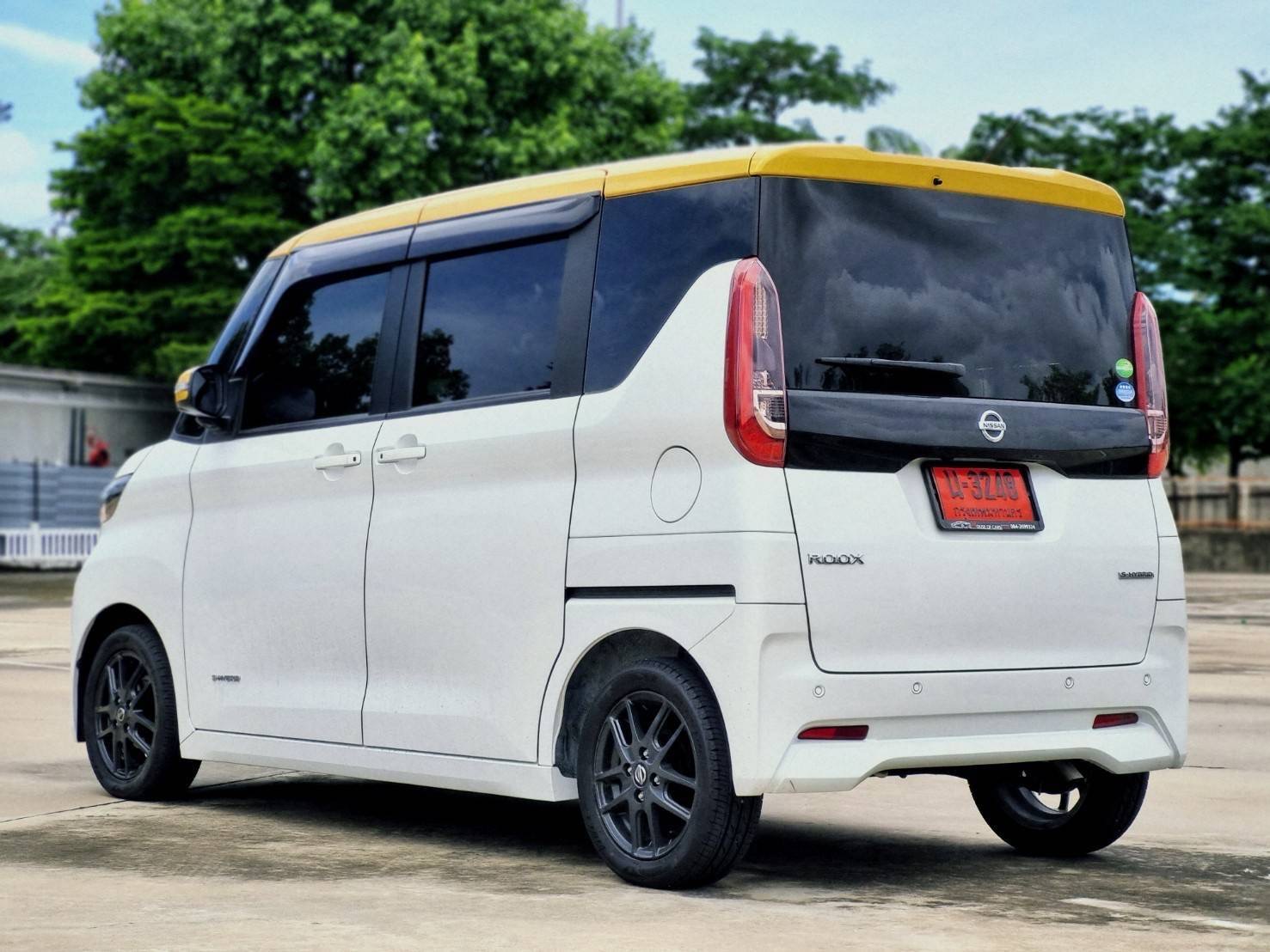 2023 Nissan Roox สีขาว (รูปที่ 6)