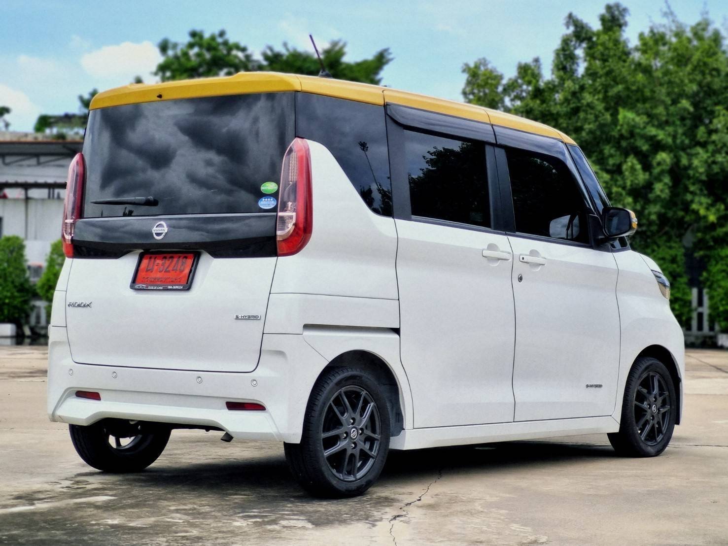 2023 Nissan Roox สีขาว (รูปที่ 4)