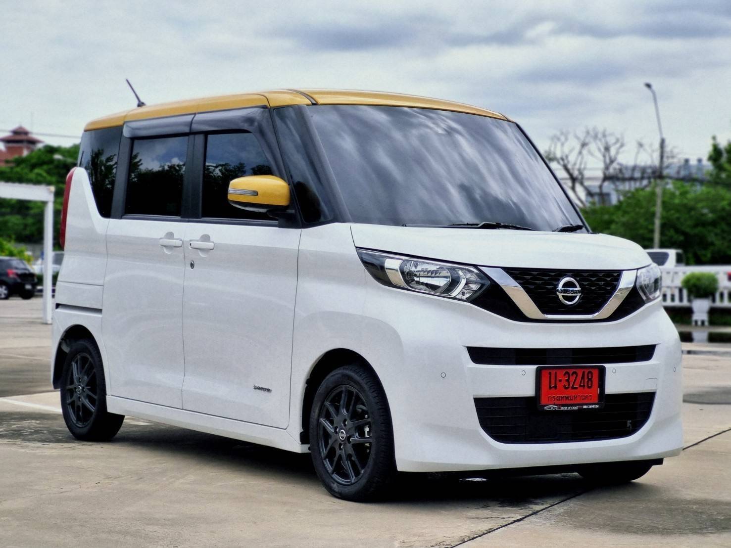 2023 Nissan Roox สีขาว (รูปที่ 3)