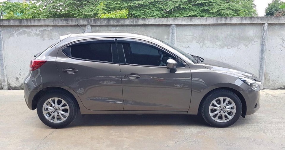 Mazda 2 Hatchback (5 ประตู) ปี 2019 สีเทา (รูปที่ 6)