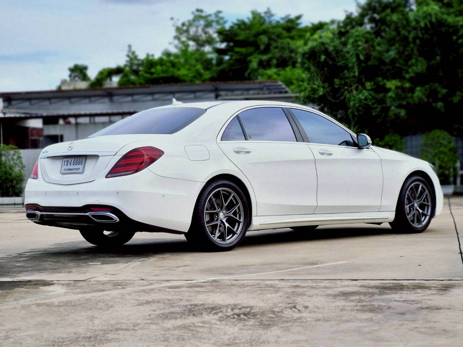 2018 Mercedes-Benz S-Class S 350d AMG สีขาว (รูปที่ 4)