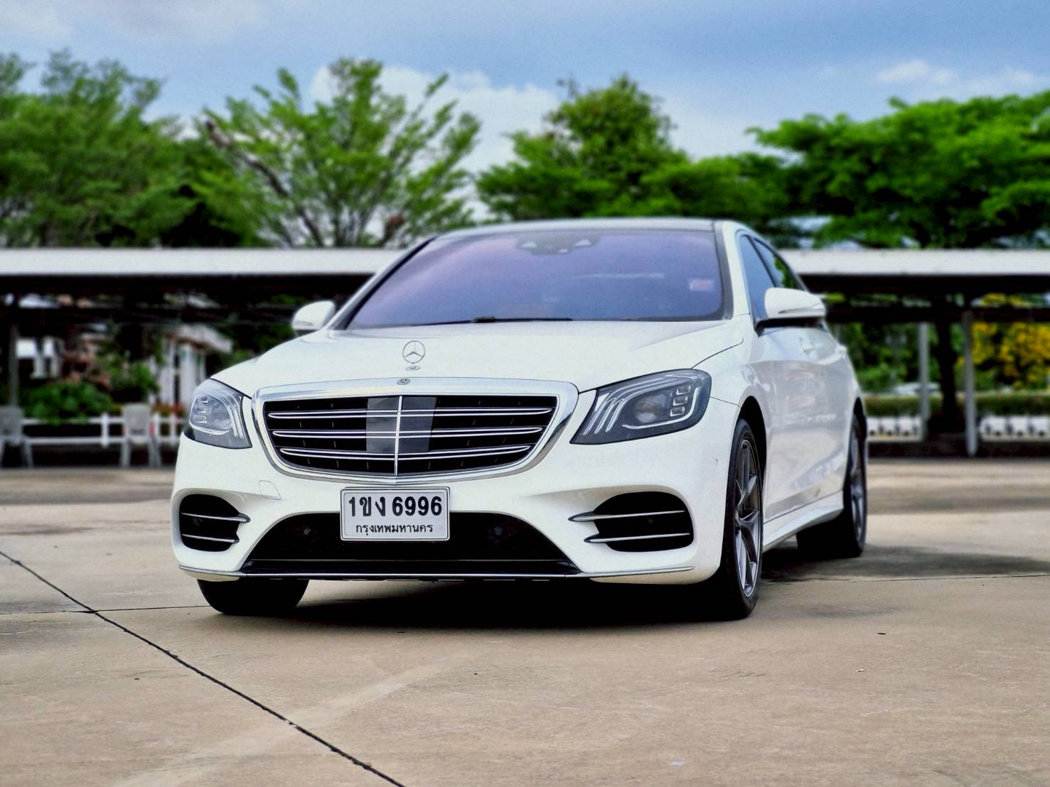 2018 Mercedes-Benz S-Class S 350d AMG สีขาว (รูปที่ 2)