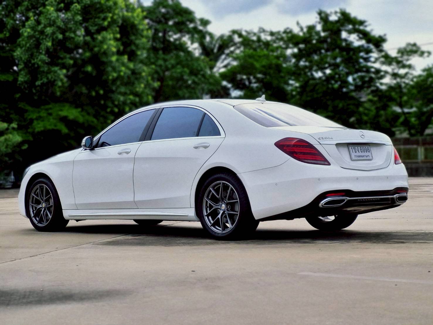 2018 Mercedes-Benz S-Class S 350d AMG สีขาว (รูปที่ 8)