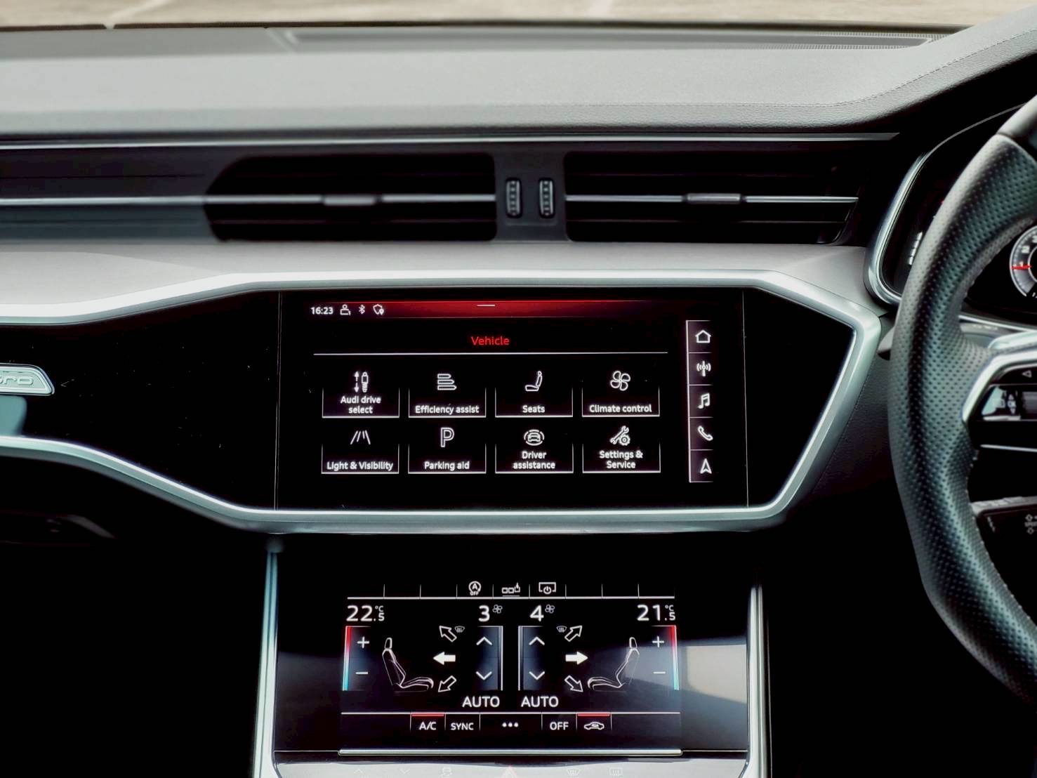 2020 Audi A6 RS6 Avant สีดำ (รูปที่ 11)