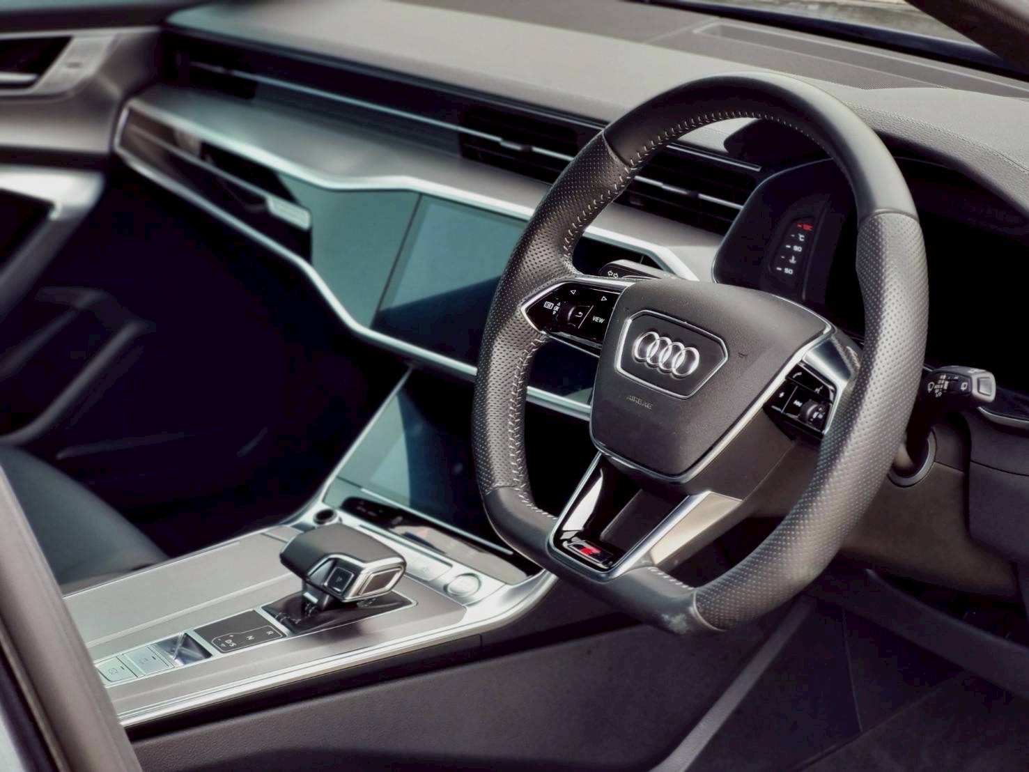 2020 Audi A6 RS6 Avant สีดำ (รูปที่ 7)