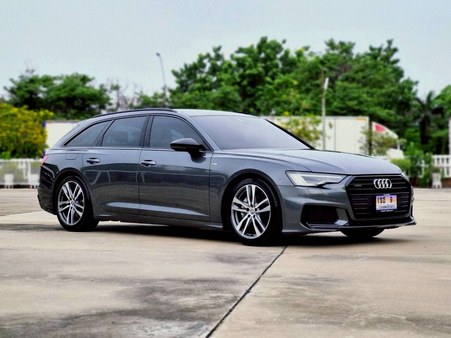 2020 Audi A6 RS6 Avant สีดำ (รูปที่ 3)