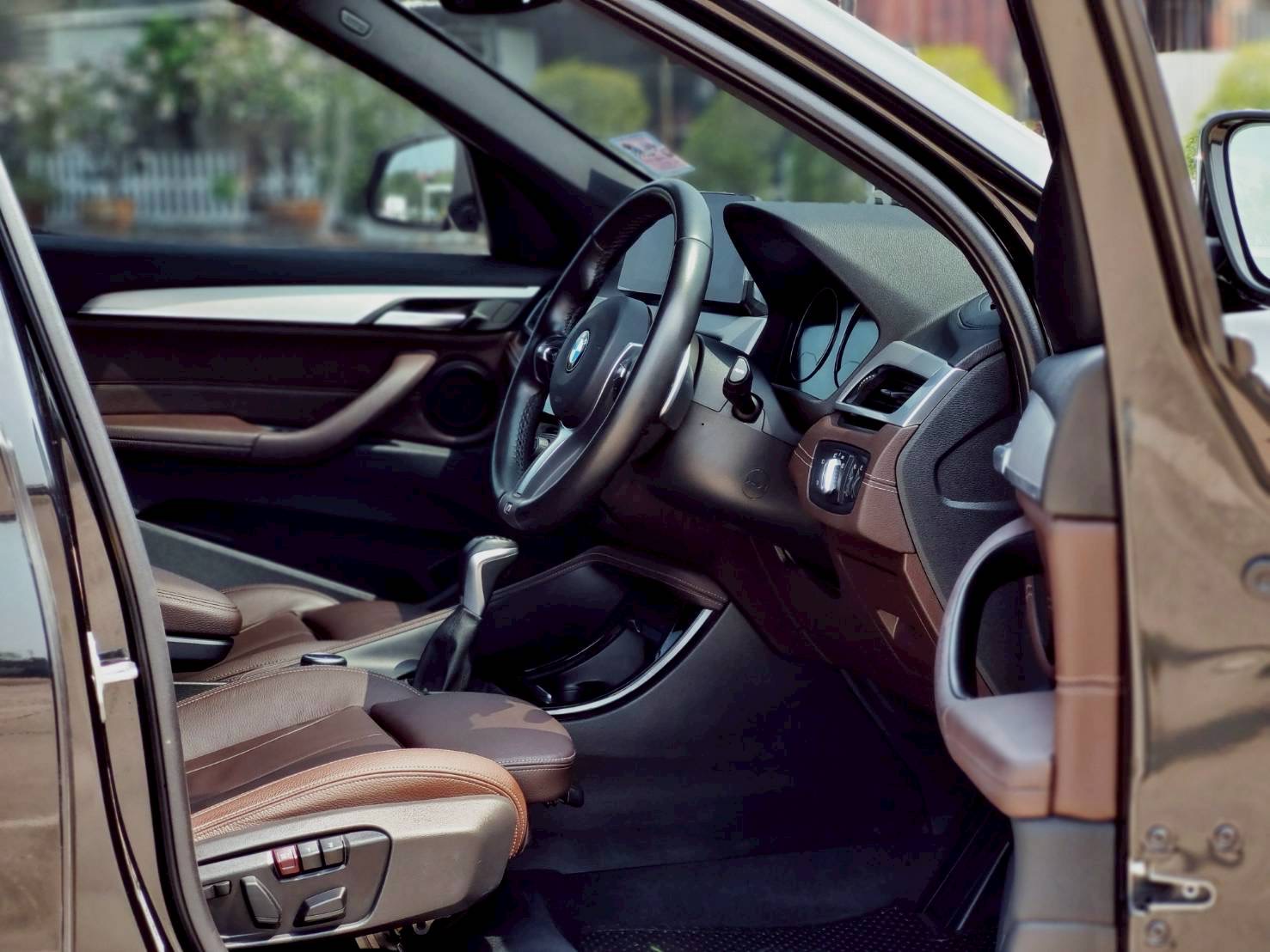 2021 BMW X1 F48 สีดำ (รูปที่ 4)