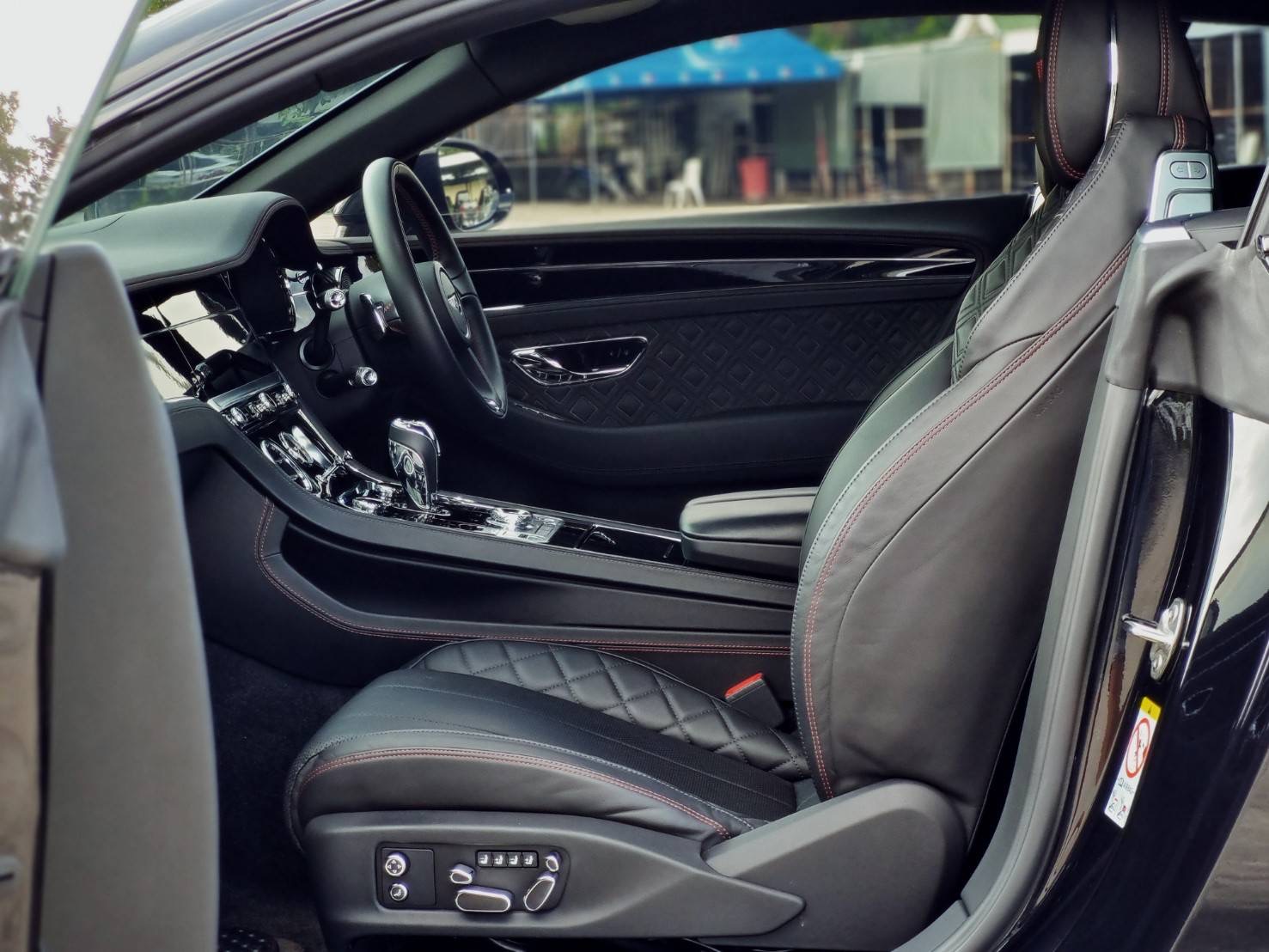 2020 Bentley Continental GT สีดำ (รูปที่ 9)