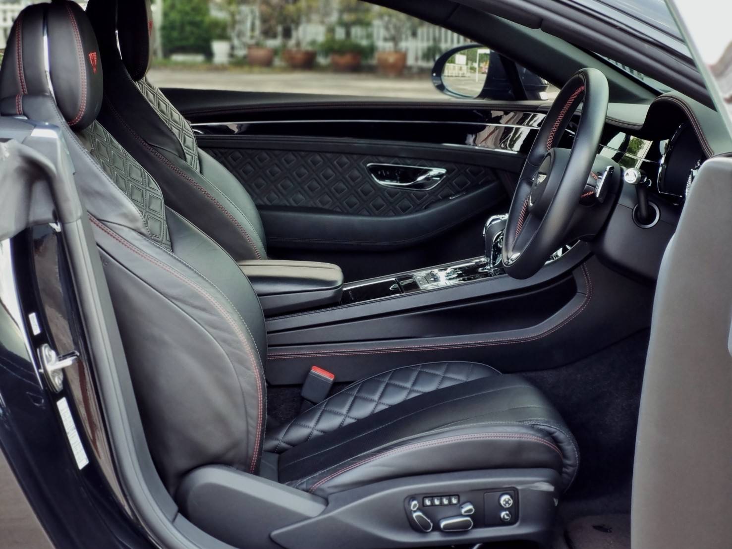 2020 Bentley Continental GT สีดำ (รูปที่ 4)