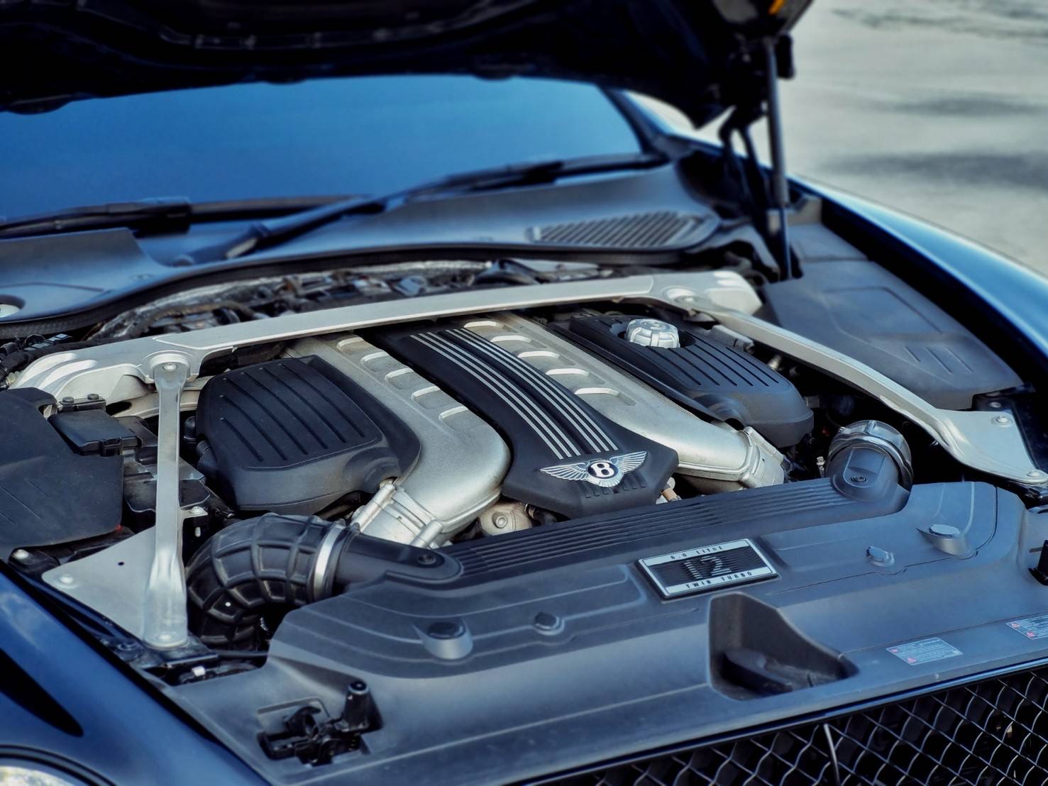 2020 Bentley Continental GT สีดำ (รูปที่ 18)