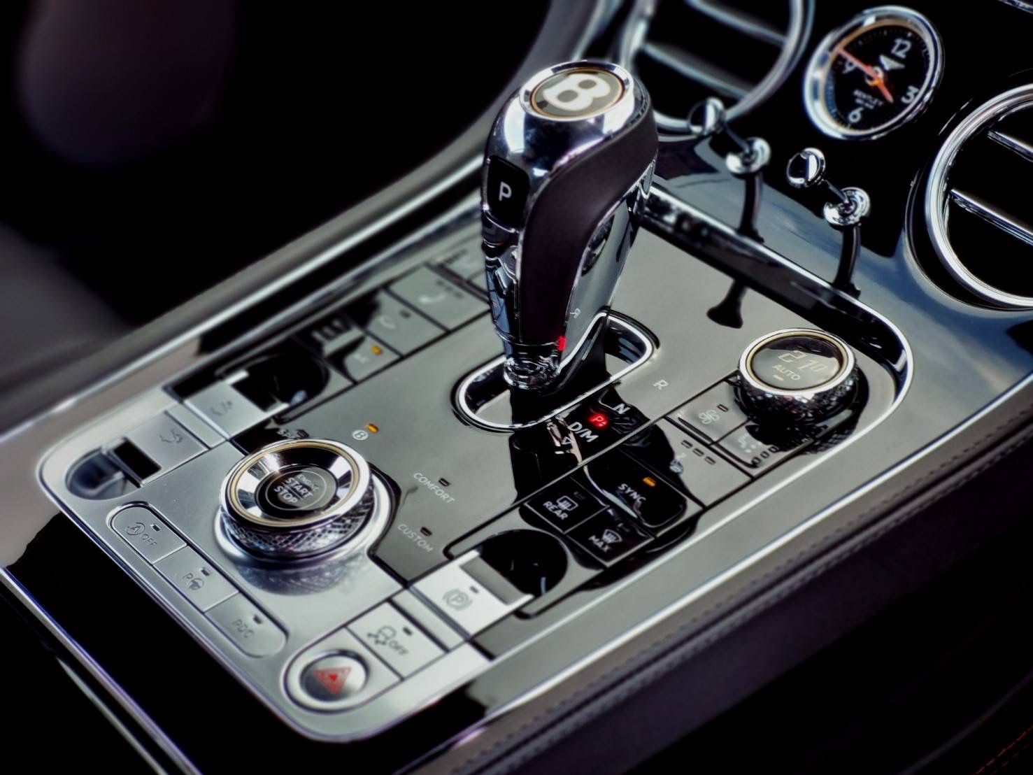 2020 Bentley Continental GT สีดำ (รูปที่ 12)