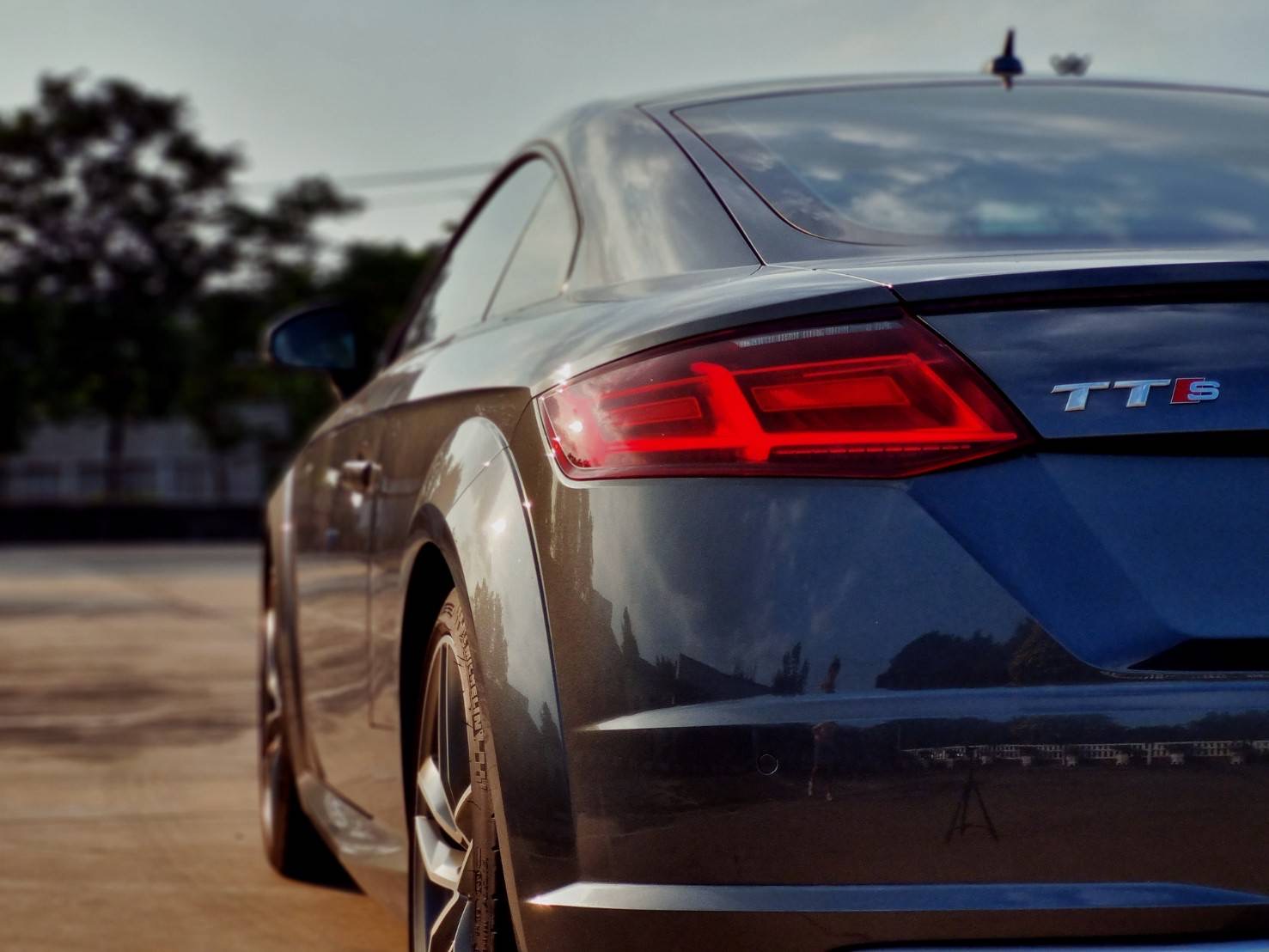 2018 Audi TT สีเทา (รูปที่ 18)