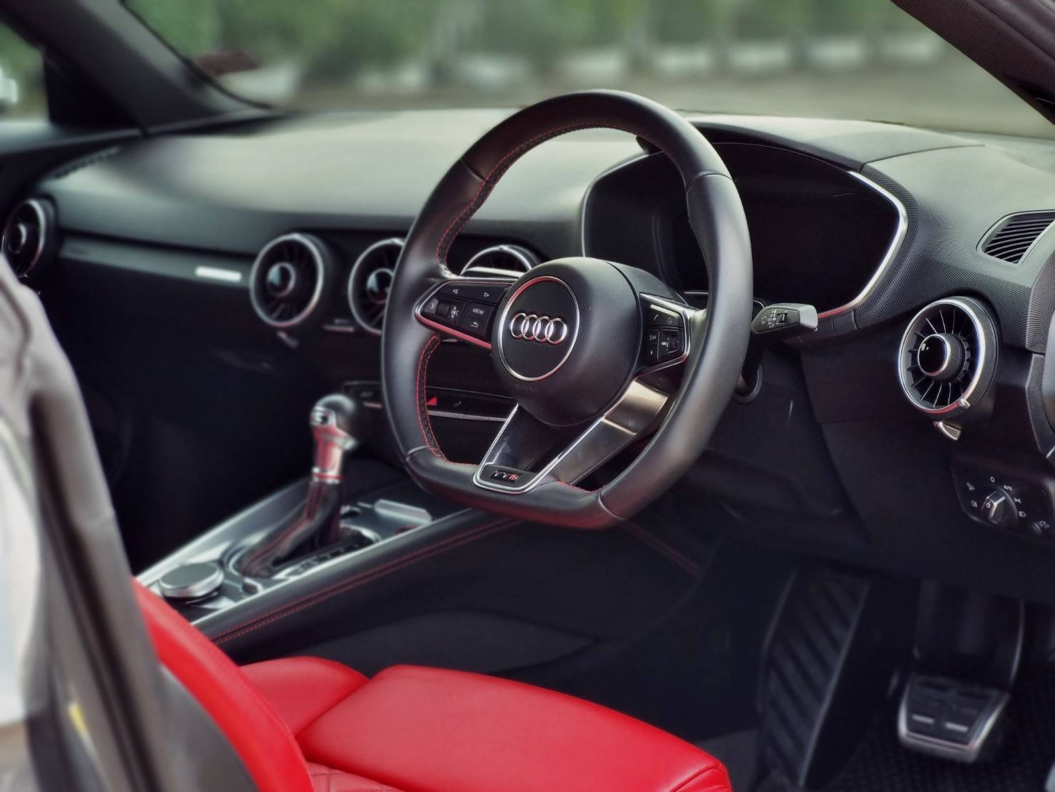 2018 Audi TT สีเทา (รูปที่ 9)