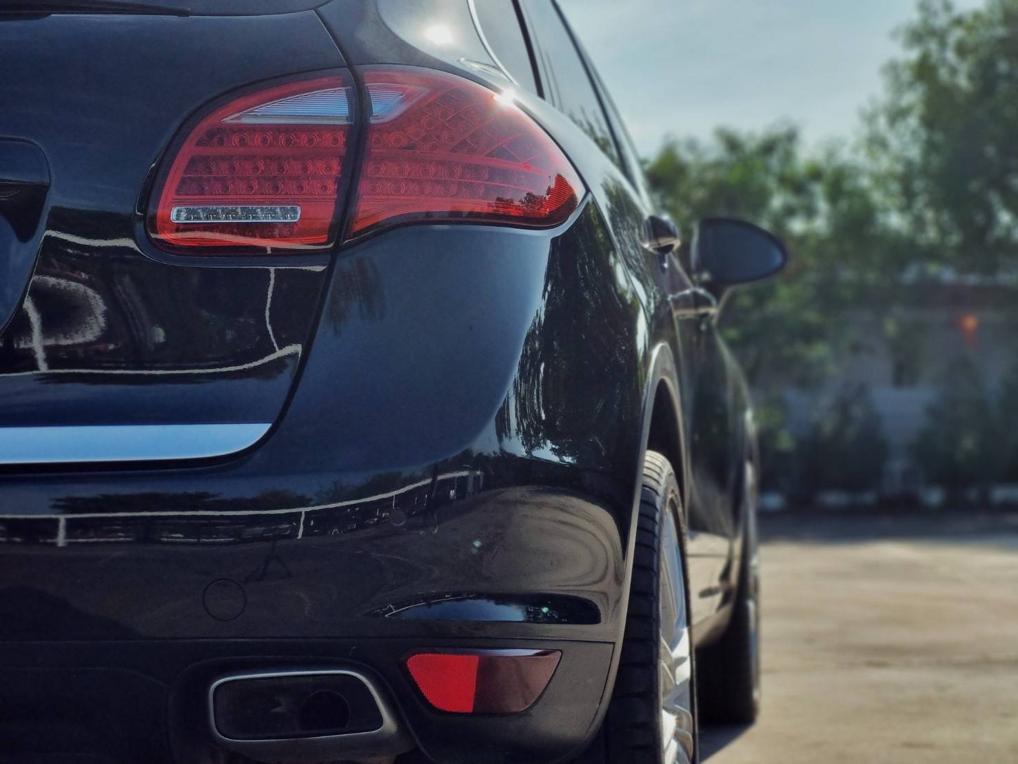 2012 Porsche Cayenne สีดำ (รูปที่ 18)
