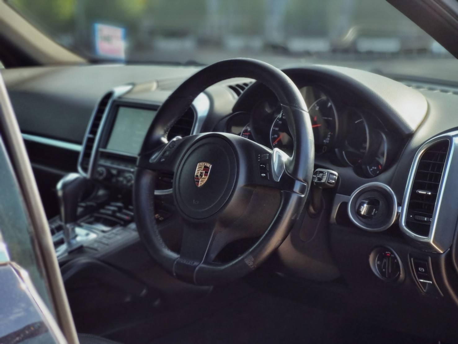 2012 Porsche Cayenne สีดำ (รูปที่ 9)