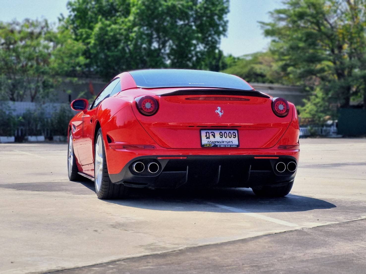 2016 Ferrari California T สีแดง (รูปที่ 5)