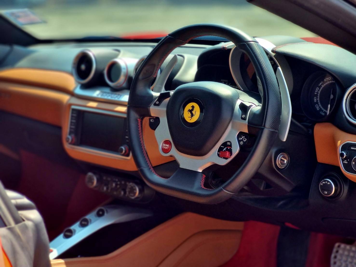 2016 Ferrari California T สีแดง (รูปที่ 7)