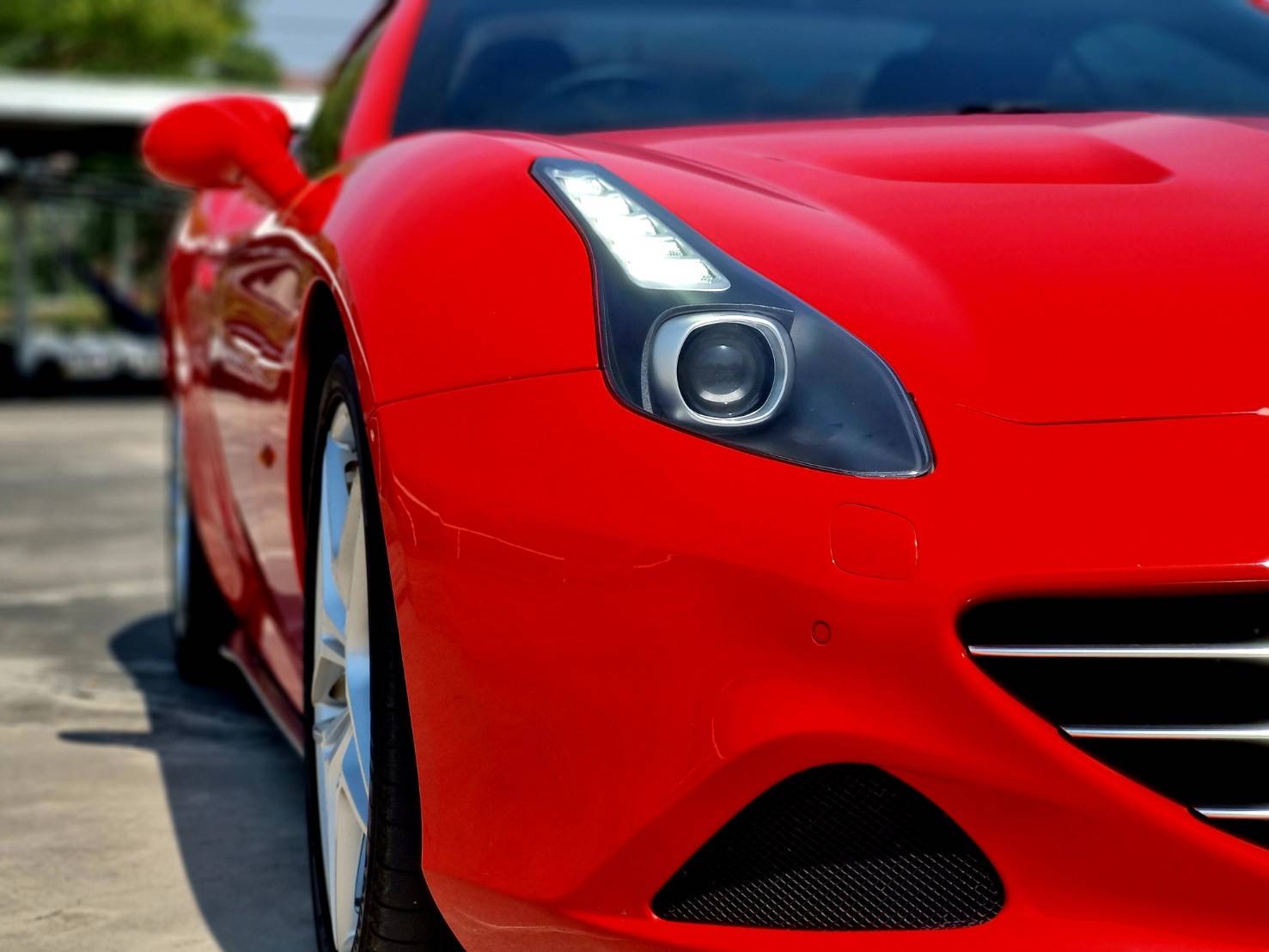 2016 Ferrari California T สีแดง (รูปที่ 17)