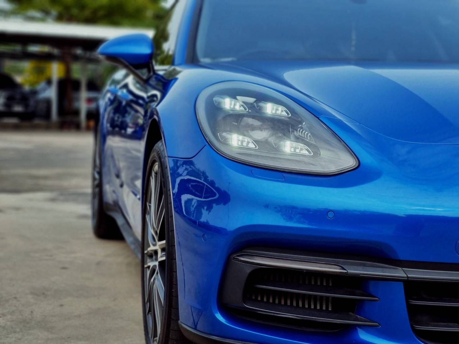 2019 Porsche Panamera E-Hybrid สีน้ำเงิน (รูปที่ 16)