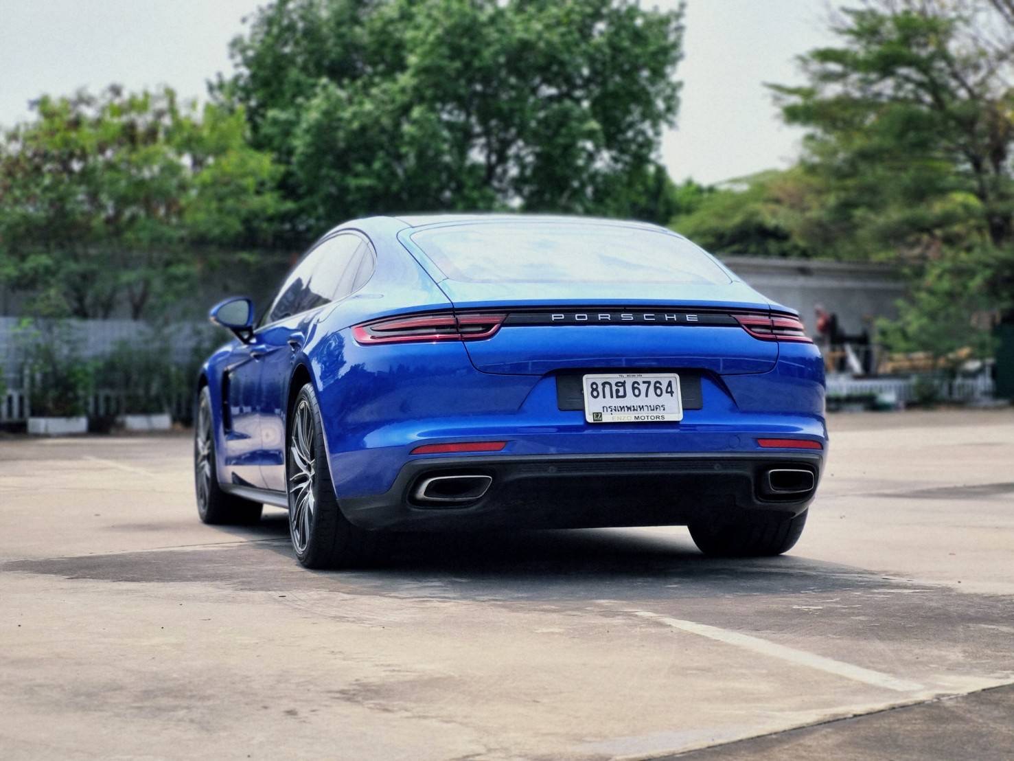 2019 Porsche Panamera E-Hybrid สีน้ำเงิน (รูปที่ 3)
