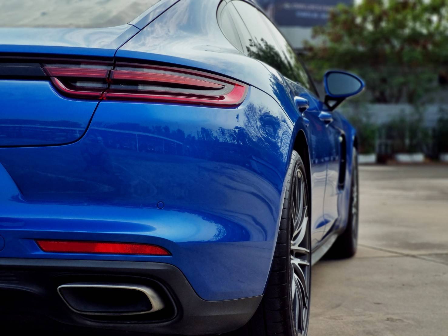 2019 Porsche Panamera E-Hybrid สีน้ำเงิน (รูปที่ 17)