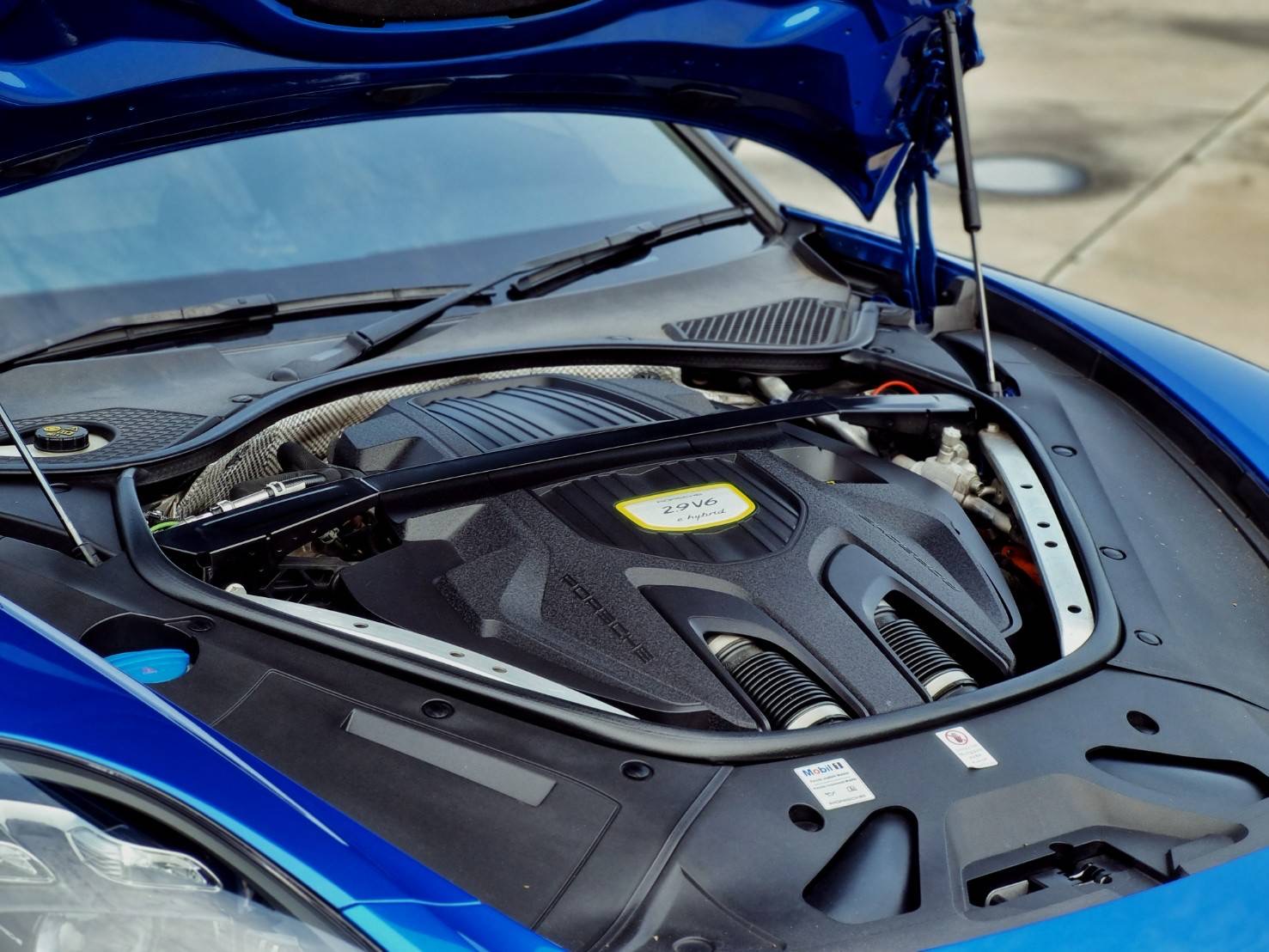2019 Porsche Panamera E-Hybrid สีน้ำเงิน (รูปที่ 18)