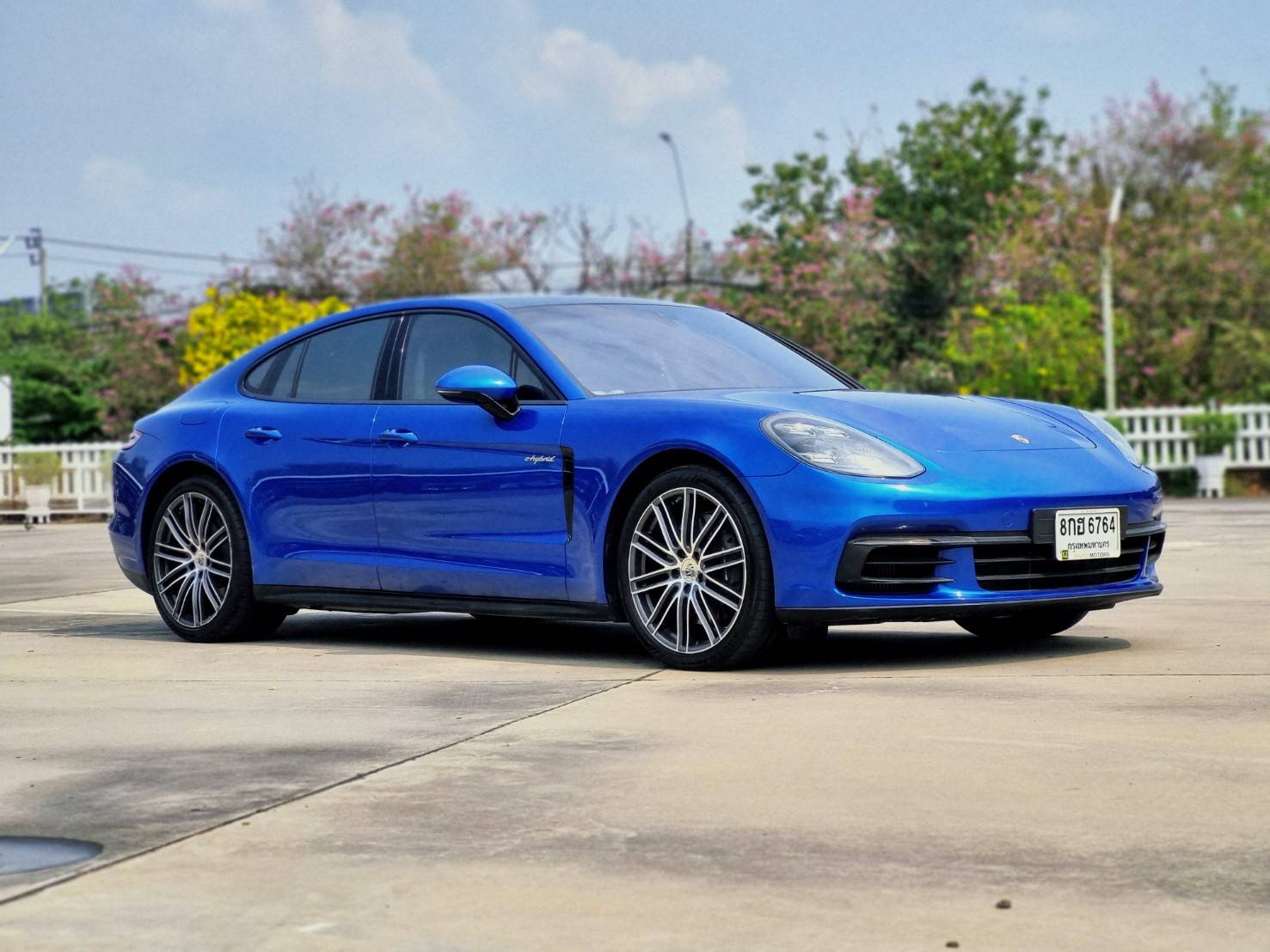 2019 Porsche Panamera E-Hybrid สีน้ำเงิน (รูปที่ 5)
