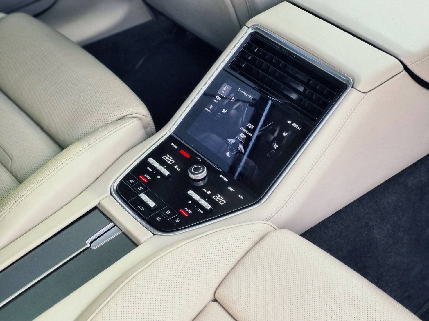 2019 Porsche Panamera E-Hybrid สีน้ำเงิน (รูปที่ 15)
