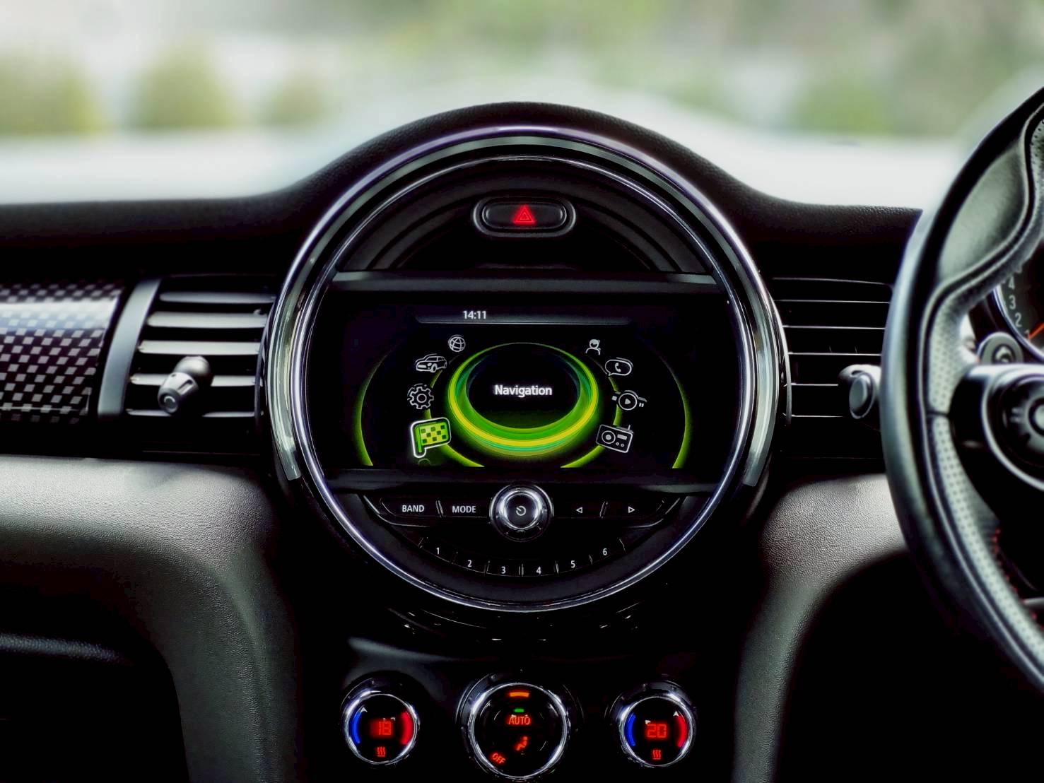 2015 Mini Cooper (Hatch) Look3 F55 (5 ประตู) สีแดง (รูปที่ 13)