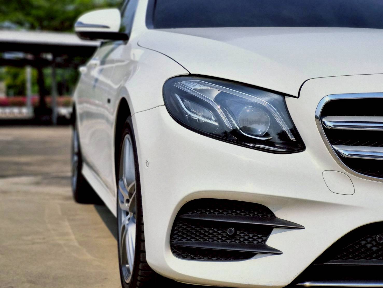 2019 Mercedes-Benz E-Class W213 E300e สีขาว (รูปที่ 17)