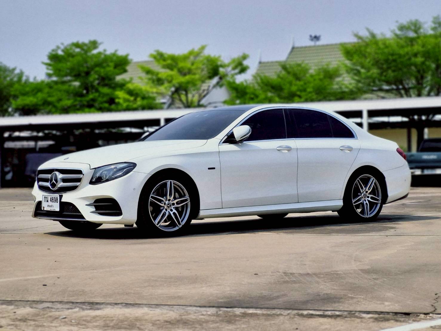 2019 Mercedes-Benz E-Class W213 E300e สีขาว (รูปที่ 2)