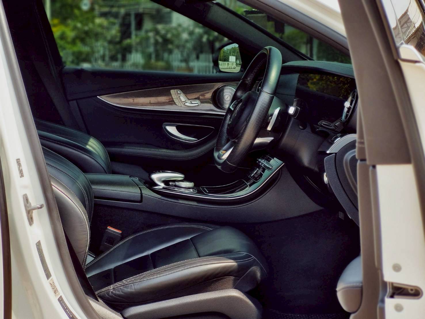 2019 Mercedes-Benz E-Class W213 E300e สีขาว (รูปที่ 5)