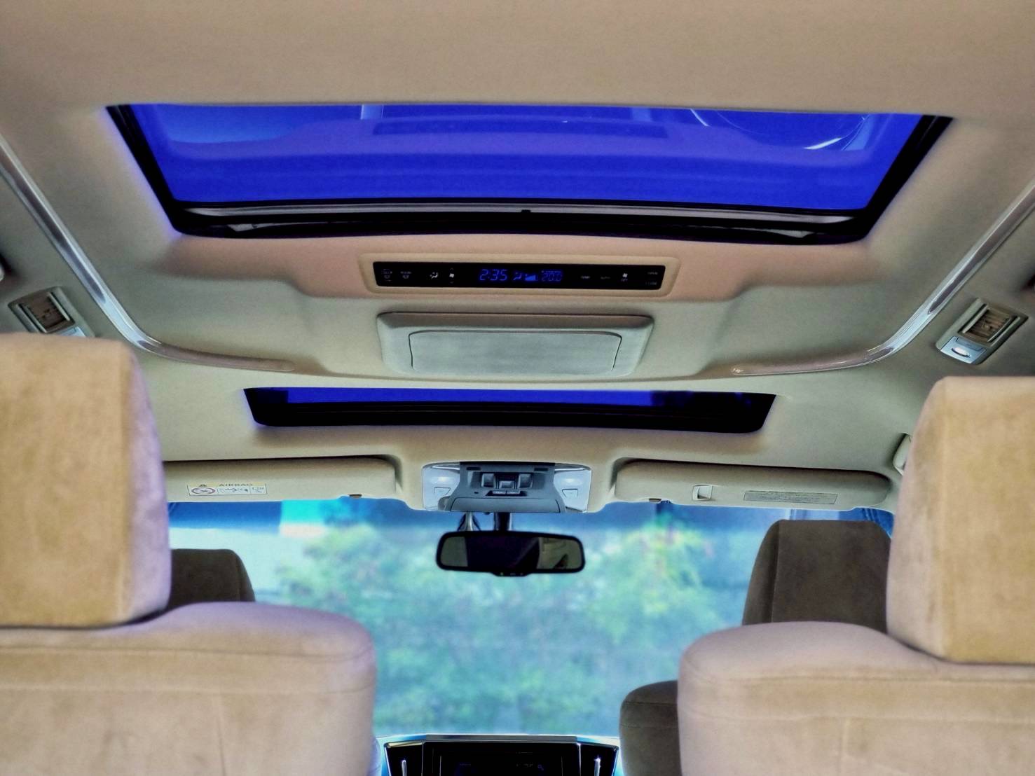 2016 Toyota Vellfire สีขาว (รูปที่ 11)