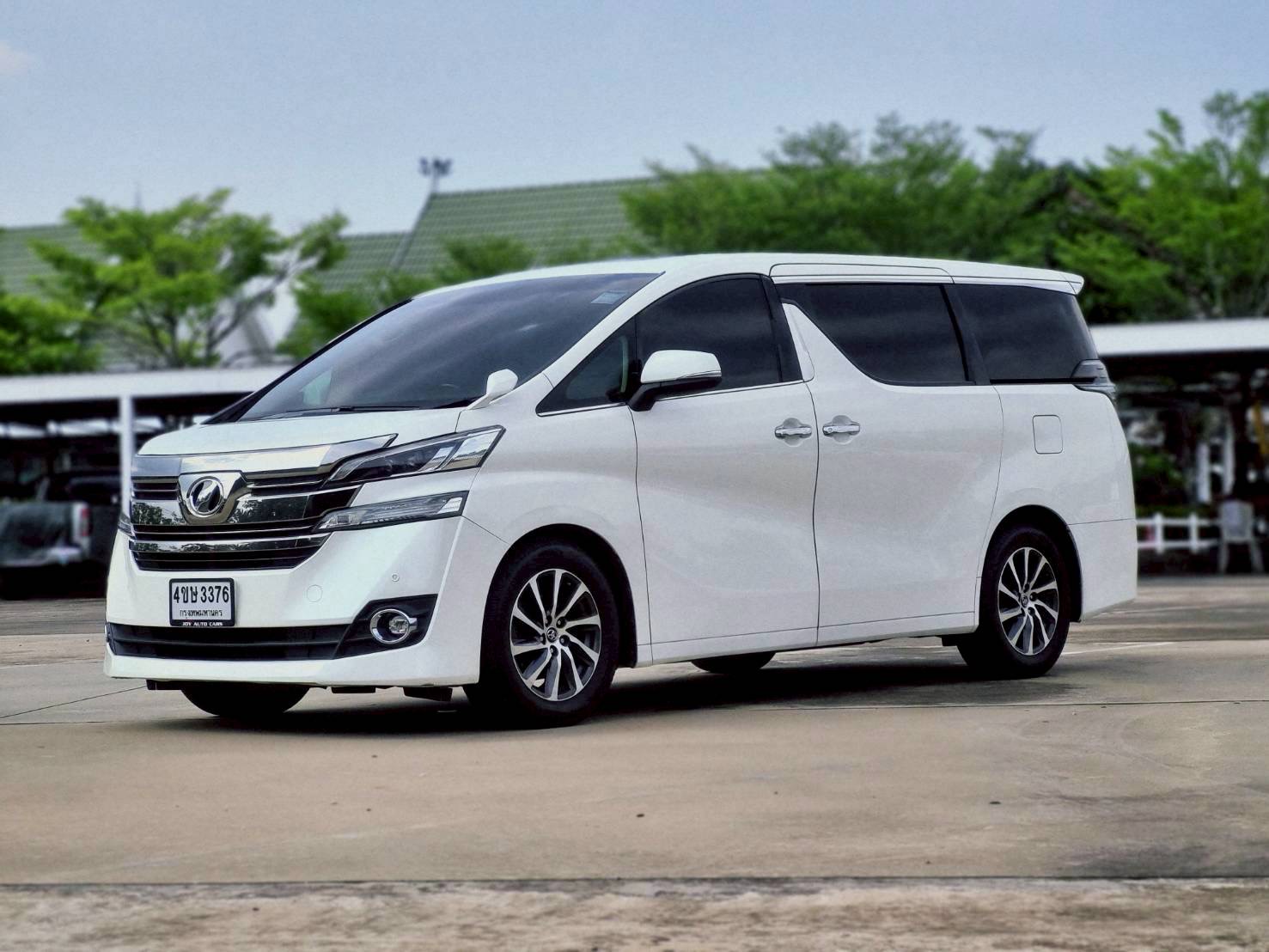2016 Toyota Vellfire สีขาว (รูปที่ 4)