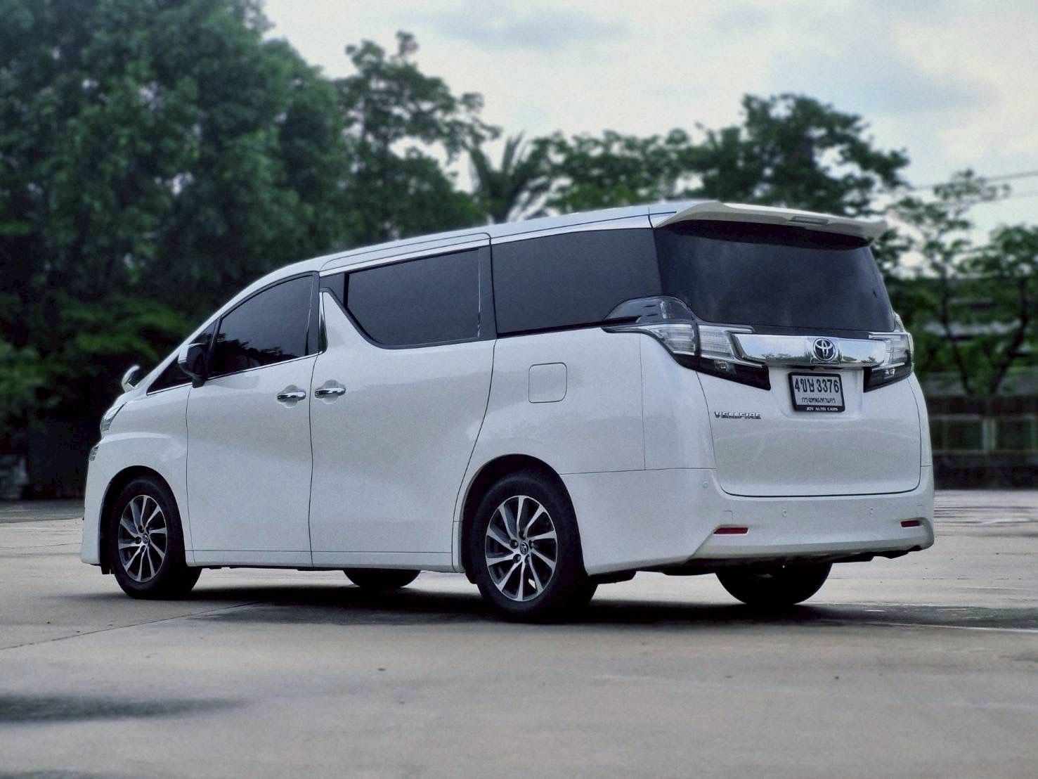 2016 Toyota Vellfire สีขาว (รูปที่ 6)