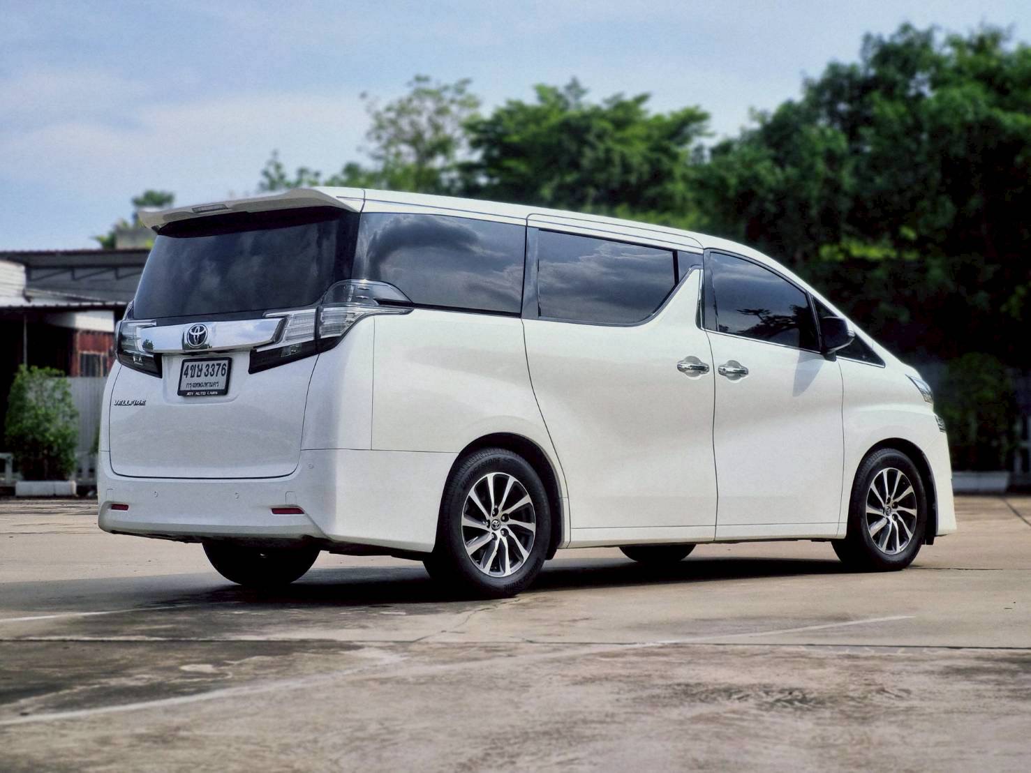 2016 Toyota Vellfire สีขาว (รูปที่ 3)