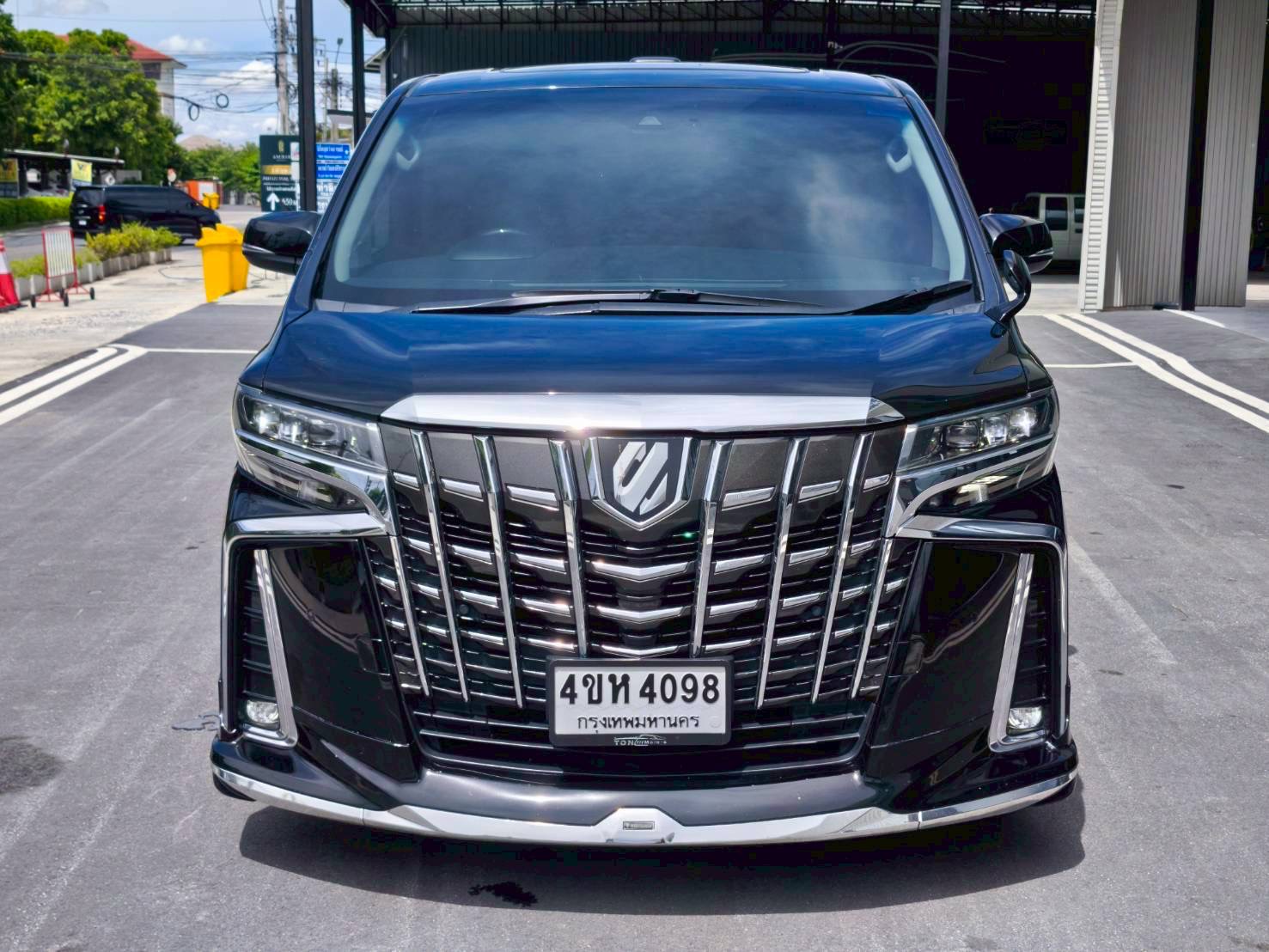 2020 Toyota Alphard สีดำ (รูปที่ 16)