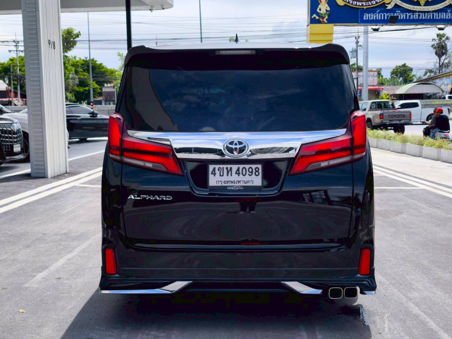 2020 Toyota Alphard สีดำ (รูปที่ 14)