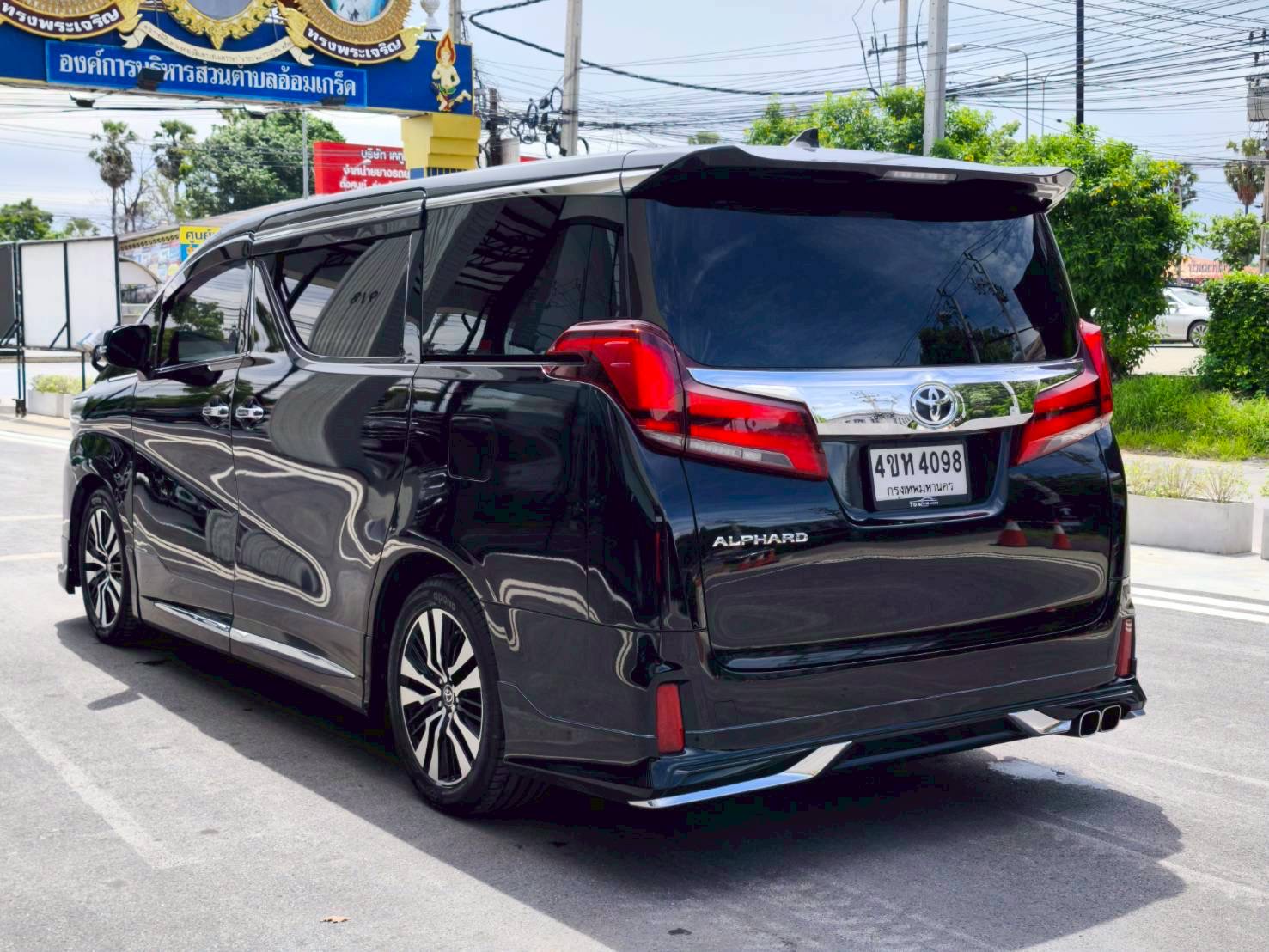 2020 Toyota Alphard สีดำ (รูปที่ 15)