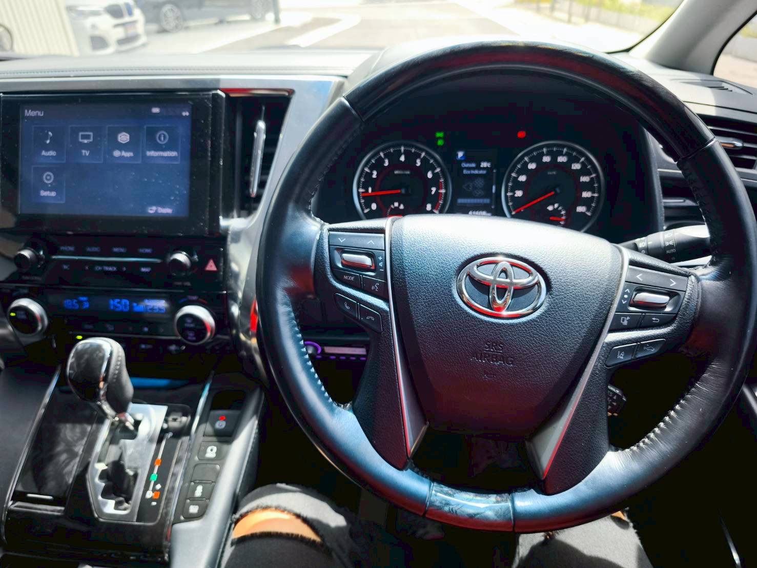 2020 Toyota Alphard สีดำ (รูปที่ 4)